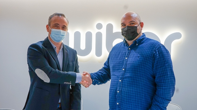 Imagen de la firma del convenio (COFRADIAS DE MOTRIL)