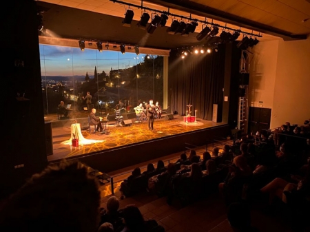 Imagen de la actuación (LA OFICINA DE LOS DESEOS) Imagen de la actuación (LA OFICINA DE LOS DESEOS)