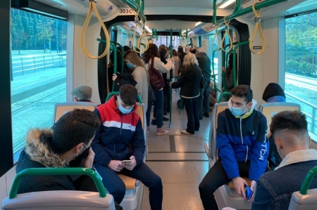 Pasajeros en el metro de Granada (JUNTA) 