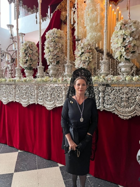 Concha Insúa en la procesión del Cristo de la Lanzada (CIUDADANOS) 