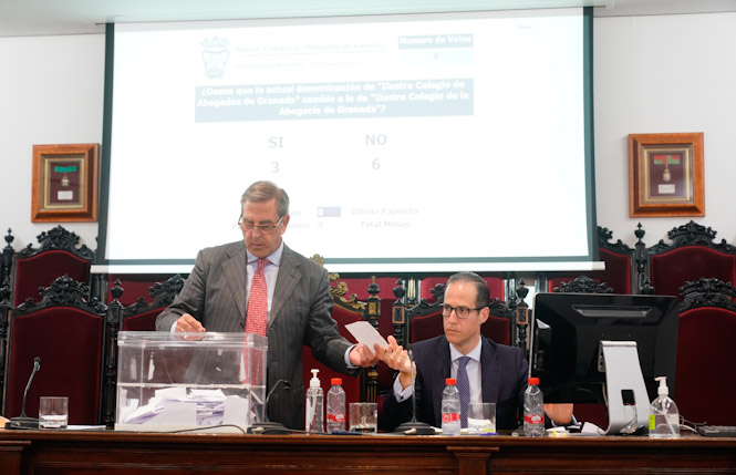 Imagen del referéndum celebrado en el Colegio de Abogados (ICAGR)