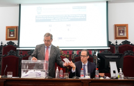 Imagen del referéndum celebrado en el Colegio de Abogados (ICAGR)