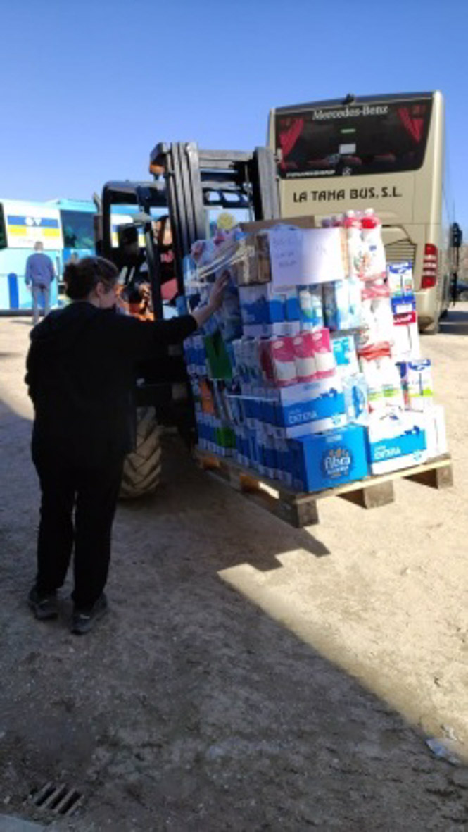 Uno de los palés enviados por el Arzobispado de Granada en autobuses en dirección a Ucrania, en imagen de archivo (ARZOBISPADO DE GRANADA)