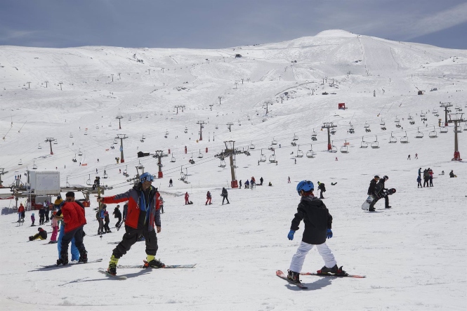Cierre de temporada en la estación de Sierra Nevada en Granada (ÁLEX CÁMARA - EUROPA PRESS) 