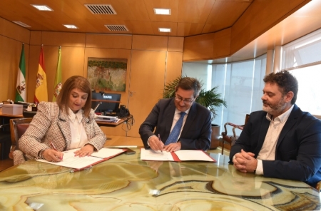 Imagen de la firma del convenio (R. PORCEL / DIPGRA) 