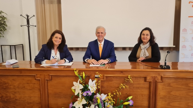 El delegado de Igualdad, Políticas Sociales y Conciliación, Manuel Montalvo durante su visita a Almuñécar (JUNTA)