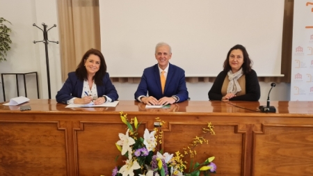 El delegado de Igualdad, Políticas Sociales y Conciliación, Manuel Montalvo durante su visita a Almuñécar (JUNTA)