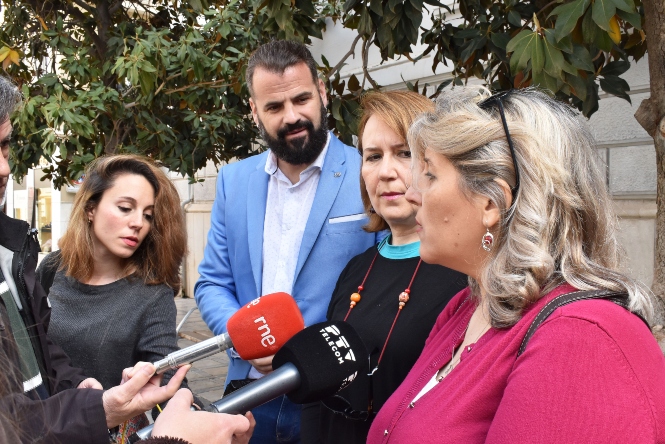 Imagen de la rueda de prensa (IU)