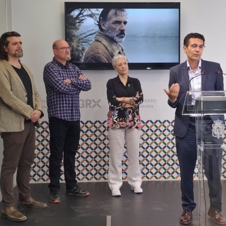 Rueda de prensa presidida por el alcalde de Granada, Francisco Cuenca (JAVIER ALGARRA / AYUNTAMIENTO DE GRANADA) 