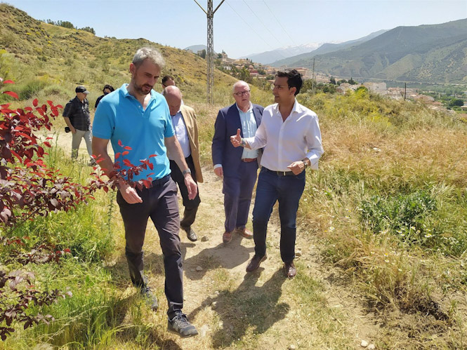 Visita al proyecto `Huella verde` en la Lancha de Cenes (JAVIER ALGARRA / AYUNTAMIENTO)