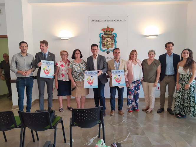 Presentación informativa de un programa sobre nutición y hábitos de vida saludables (JAVIER ALGARRA/ AYUNTAMIENTO)