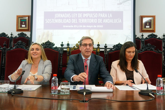 Mesa inaugural de las jornadas (COLEGIO DE ABOGADOS)