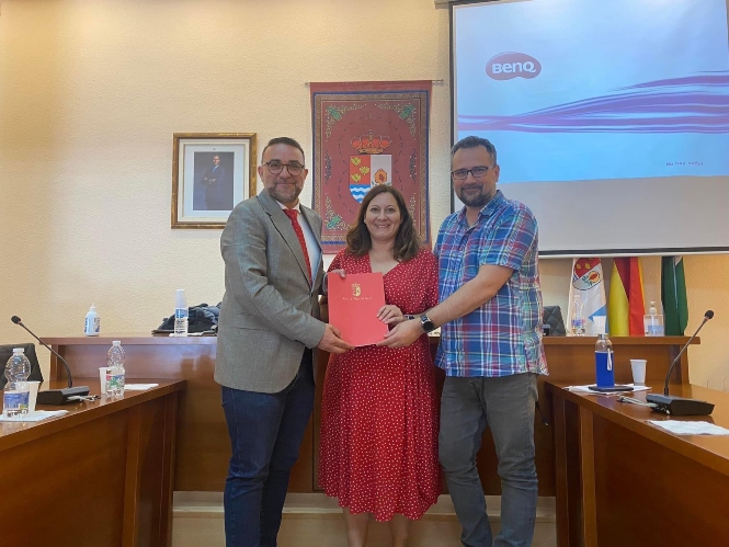 el alcalde, la concejala de Hacienda y el concejal de Urbanismo de Vegas del Genil presentan los presupuestos municipales (AYTO. VEGAS DEL GENIL)