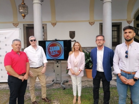 Concha Insúa, de Cs, en el centro en la foto (CS) 