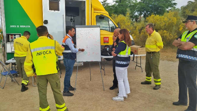 Paco Cuenca ha visitado el Puesto de mando avanzado (JAVIER ALGARRA / AYUNTAMIENTO)