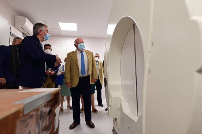 Visita en el Virgen de las Nieves a las nuevas instalaciones `GammaKnife` (JUNTA) 