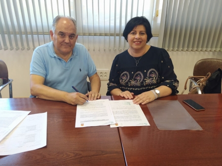 Firma del convenio con la AECC (AYTO. HUÉTOR TÁJAR)