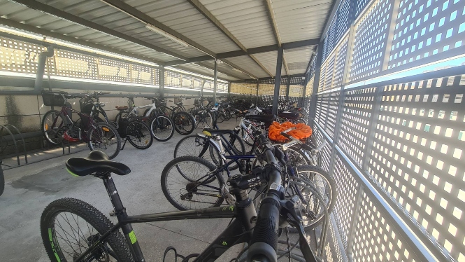 Nuevo parkimg de bicicletas (HUSC)