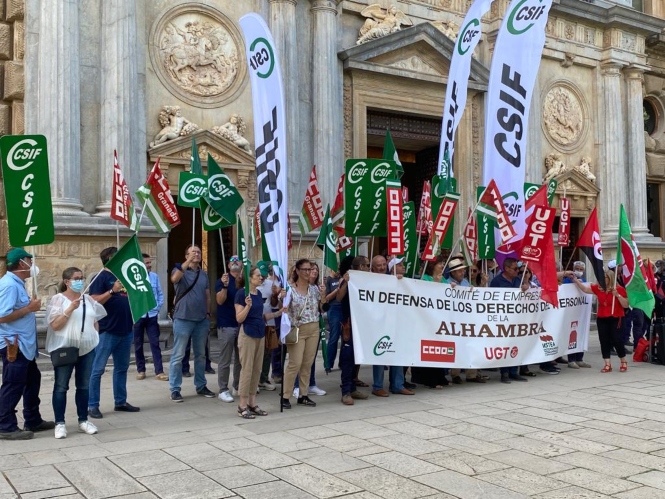 Concentración en el Palacio Carlos V de la Alhambra (CSIF)