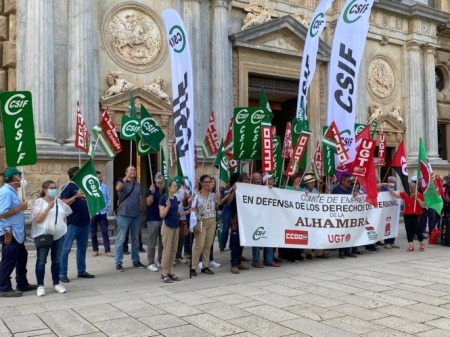 Concentración en el Palacio Carlos V de la Alhambra (CSIF)