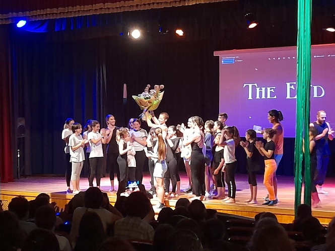 Exhibición de acrobacias circenses en tela  y trapecio (AYTO. MONACHIL) 