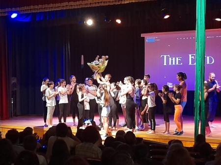 Exhibición de acrobacias circenses en tela y trapecio (AYTO. MONACHIL) Exhibición de acrobacias circenses en tela y trapecio (AYTO. MONACHIL)