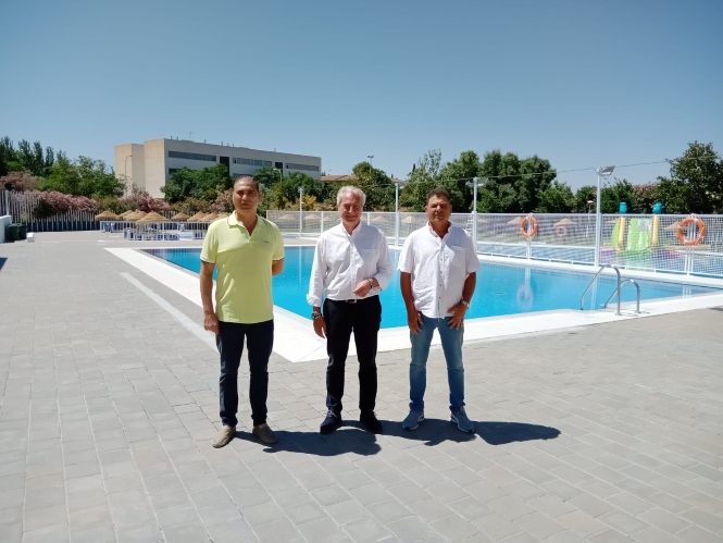El Concejal de Deportes ha visitado la Piscina Municipal de Almajáyar (AYTO. GRANADA)