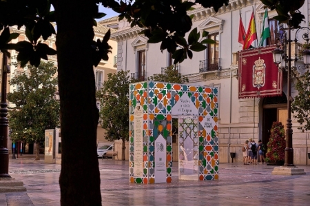 Portada del Corpus ena Plaza del Carmen (CERVEZAS ALHAMBRA) 
