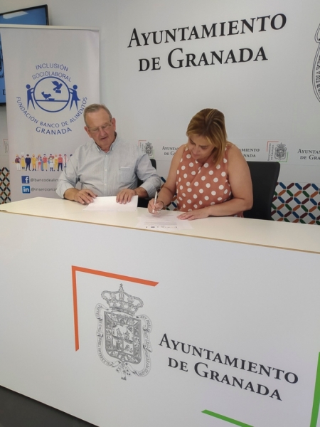 Imagen de la firma del convenio (JAVIER ALGARRA / AYUNTAMIENTO)