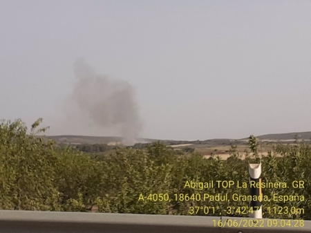 Bomberos del Infoca trabajan en la extinción del incendio declarado en el término de Alhendín (PLAN INFOCA) 
