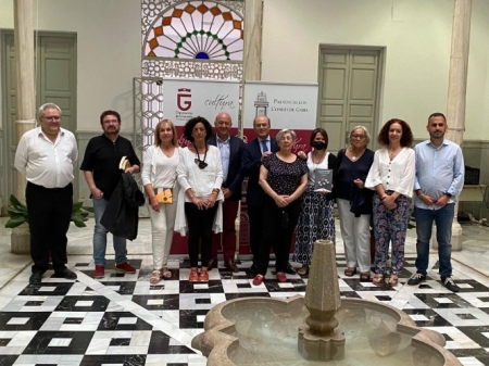 Foto de familia tras la presentación del libro (DIPGRA) Foto de familia tras la presentación del libro (DIPGRA)