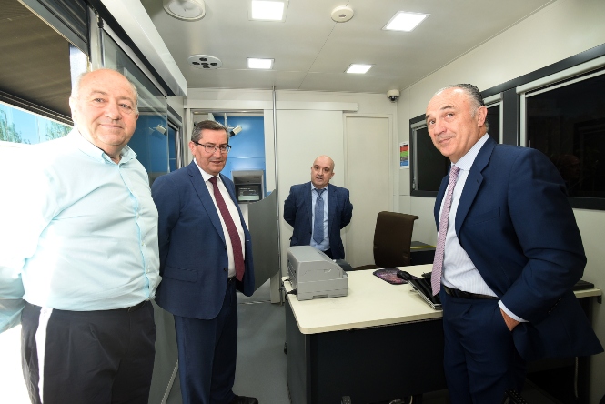 Visita al Ofibús La Caixa (R. MARTÍNEZ / DIPGRA)