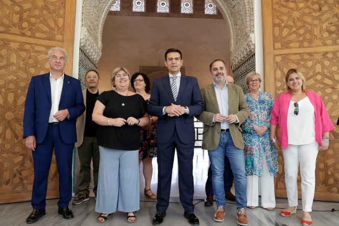 Francisco Cuenca y el equipo de gobierno (JAVIER ALGARRA / AYUNTAMEINTO)