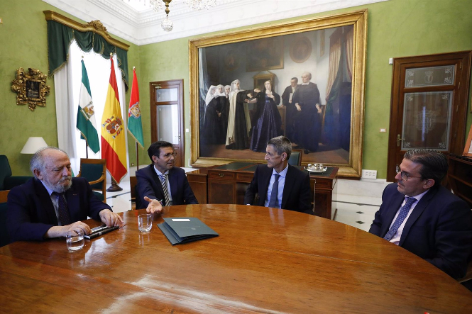 El presidente de la Fundación Bancaria Unicaja visita el Ayuntamiento de Granada (FUNDACIÓN UNICAJA) 