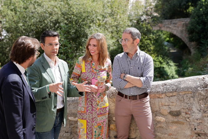 Imagen de la visita a la Carrera del Darro (JAVIER ALGARRA / AYUNTAMIENTO)