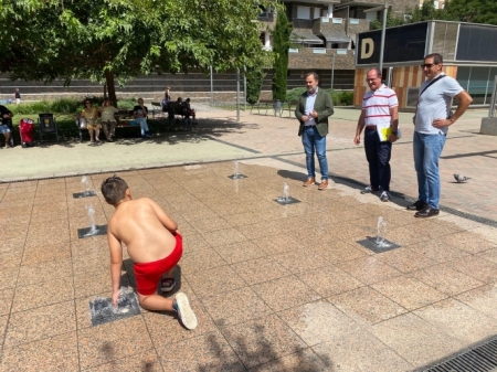 Visita a una de las fuentes de la capital (AYTO. GRANADA)