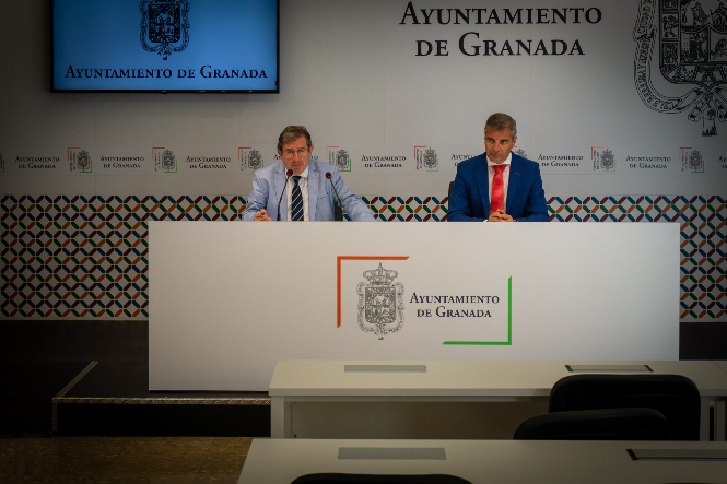 Luis González y César Díaz en rueda de prensa (PP) 