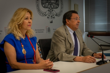 Carlos Ruiz Cosano y Pepa Rubia en rueda de prensa (PP)