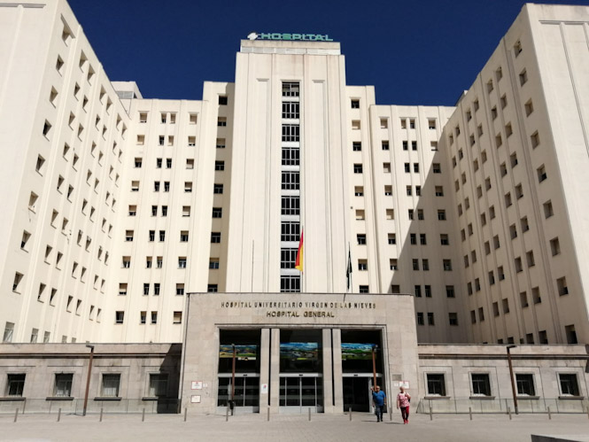 Fachada del Hospital Virgen de las Nieves (JUNTA DE ANDALUCÍA) 