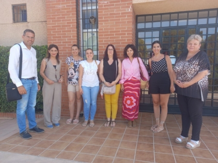 Inagen de la visita al COlegio de Alomartes (PSOE)