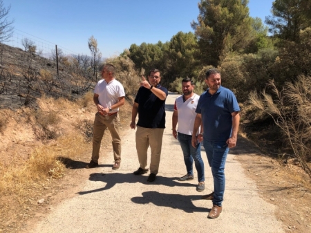 Imagen de la visita a la zona del incendio (VOX)