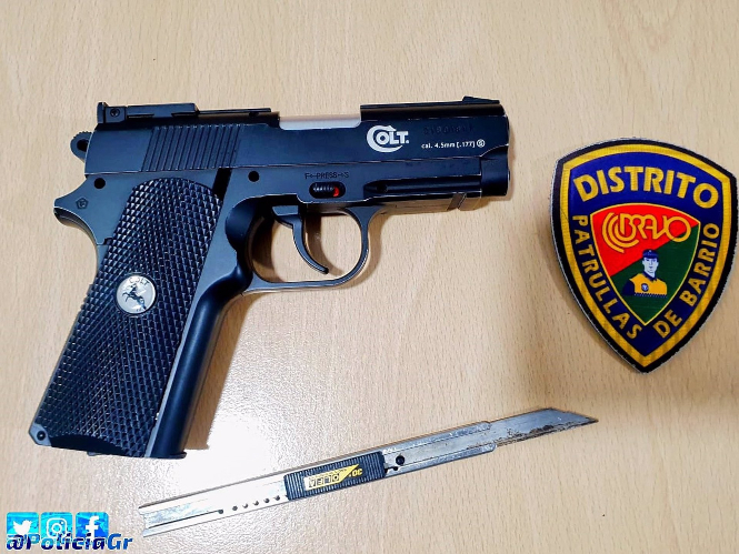 Policía y cúter incautados a un joven cerca de la estación de bus (TWITTER DE POLICÍA LOCAL) 