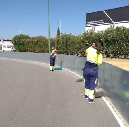 Dos trabajadoras del Ayuntamiento de La Zubia (AYTO. LA ZUBIA) Dos trabajadoras del Ayuntamiento de La Zubia (AYTO. LA ZUBIA)