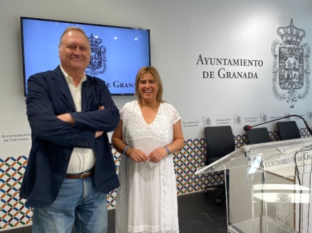 Imagen de la firma del convenio (AYTO. GRANADA)