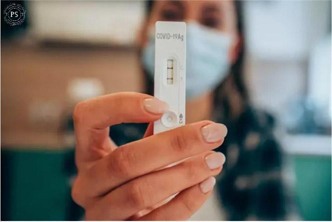 Test Covid-19 positivo (VIOLETASTOIMENOVA/ ISTOCK) 
