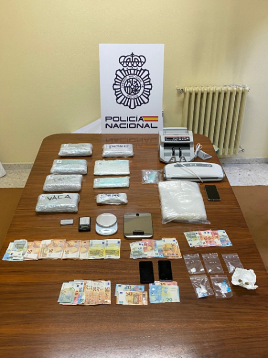 Droga y dinero incautado (POLICÍA NACIONAL) 