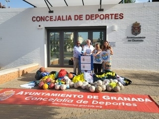 Entrega del material deportivo (AYTO.  GRANADA) 