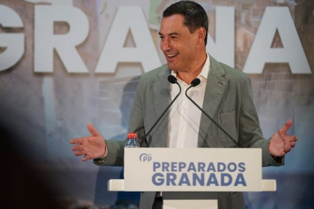 Juanma Moreno durante su intervención en Almuñécar (PP)