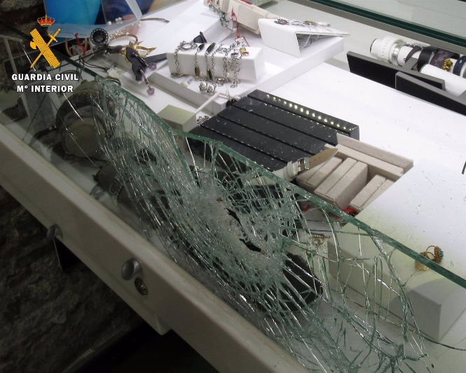 Robo en una joyería de Almuñécar (GUARDIA CIVIL) 