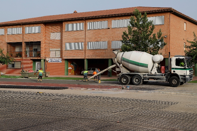 Obras que se están llevando en las pistas del CEIP San Isidro Labrador de Huétor Tájar (AYTO. HUÉTOR TÁJAR) 